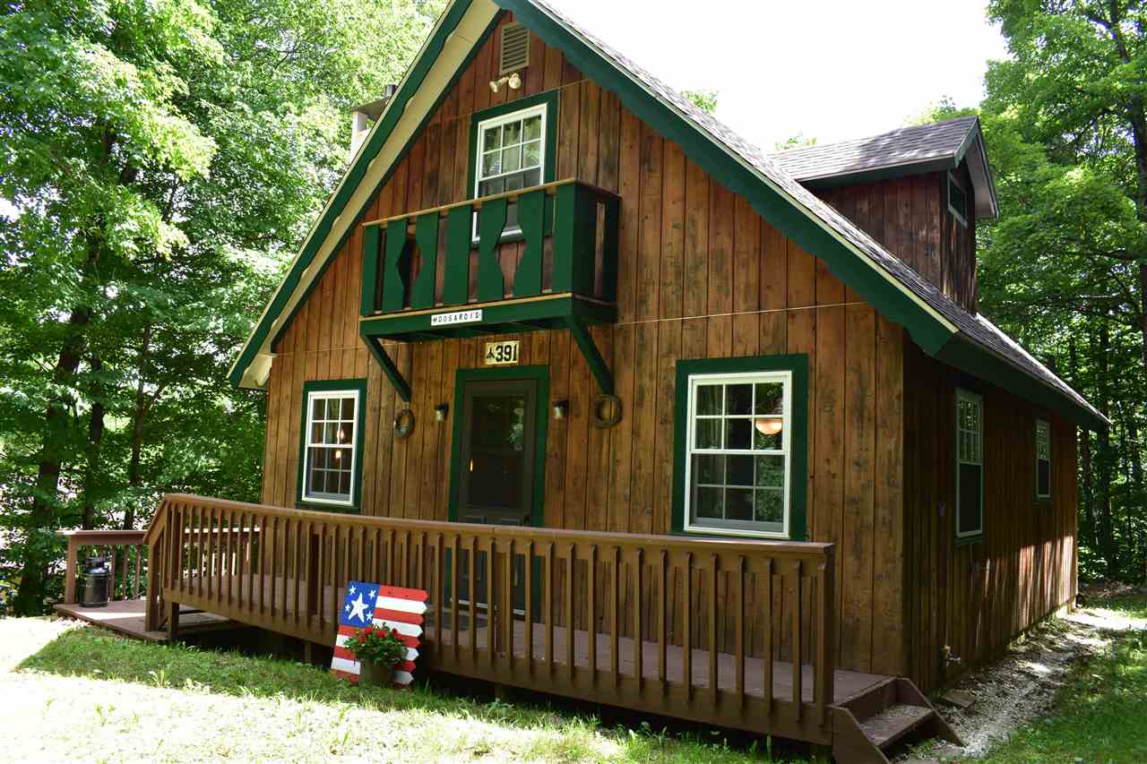 This Chimney Hill cedar chalet offers a...