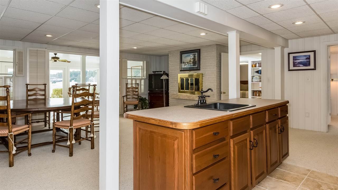Family Room with wet bar! 9659222