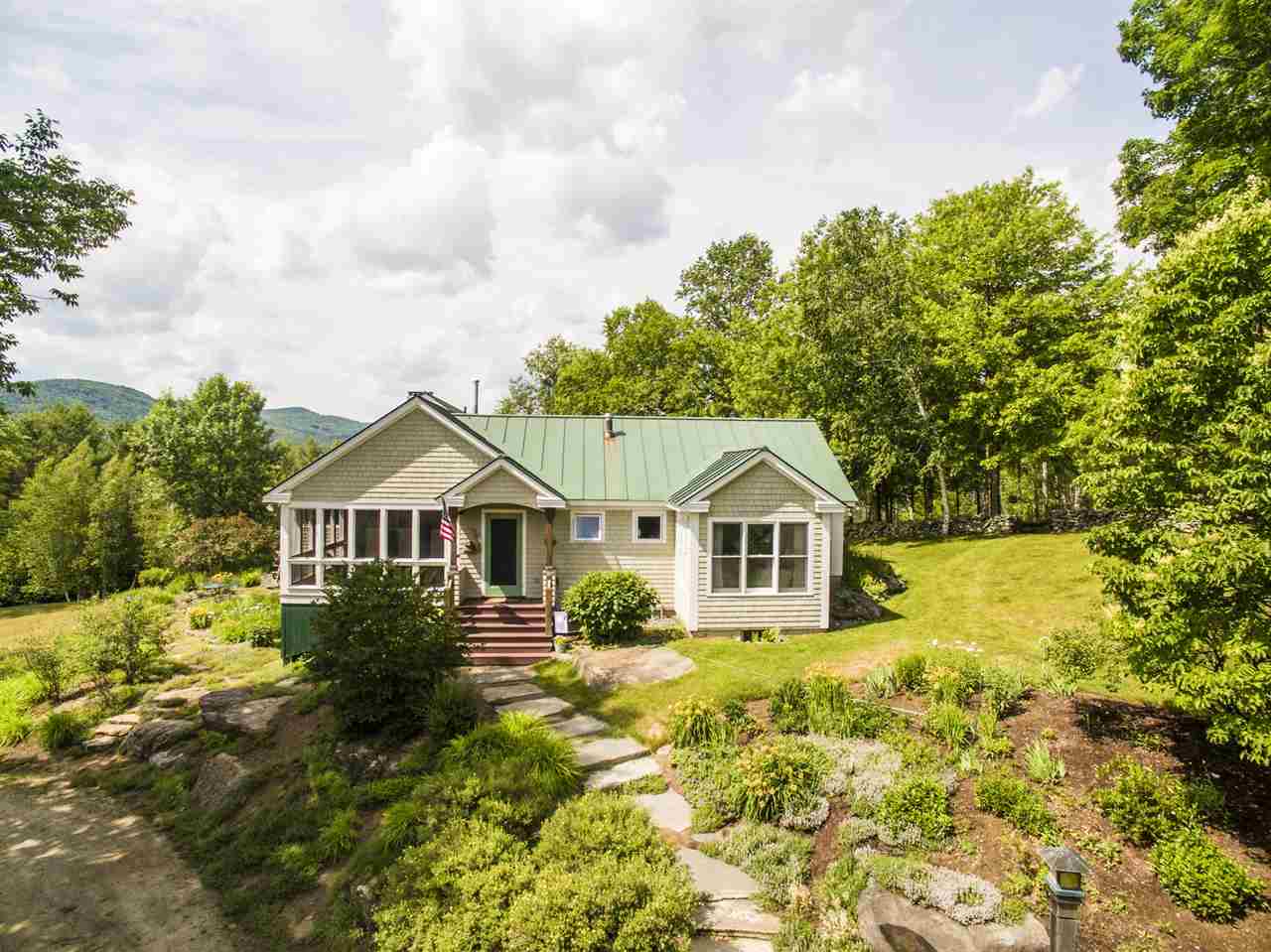 Great hidden location near resorts and recreation...