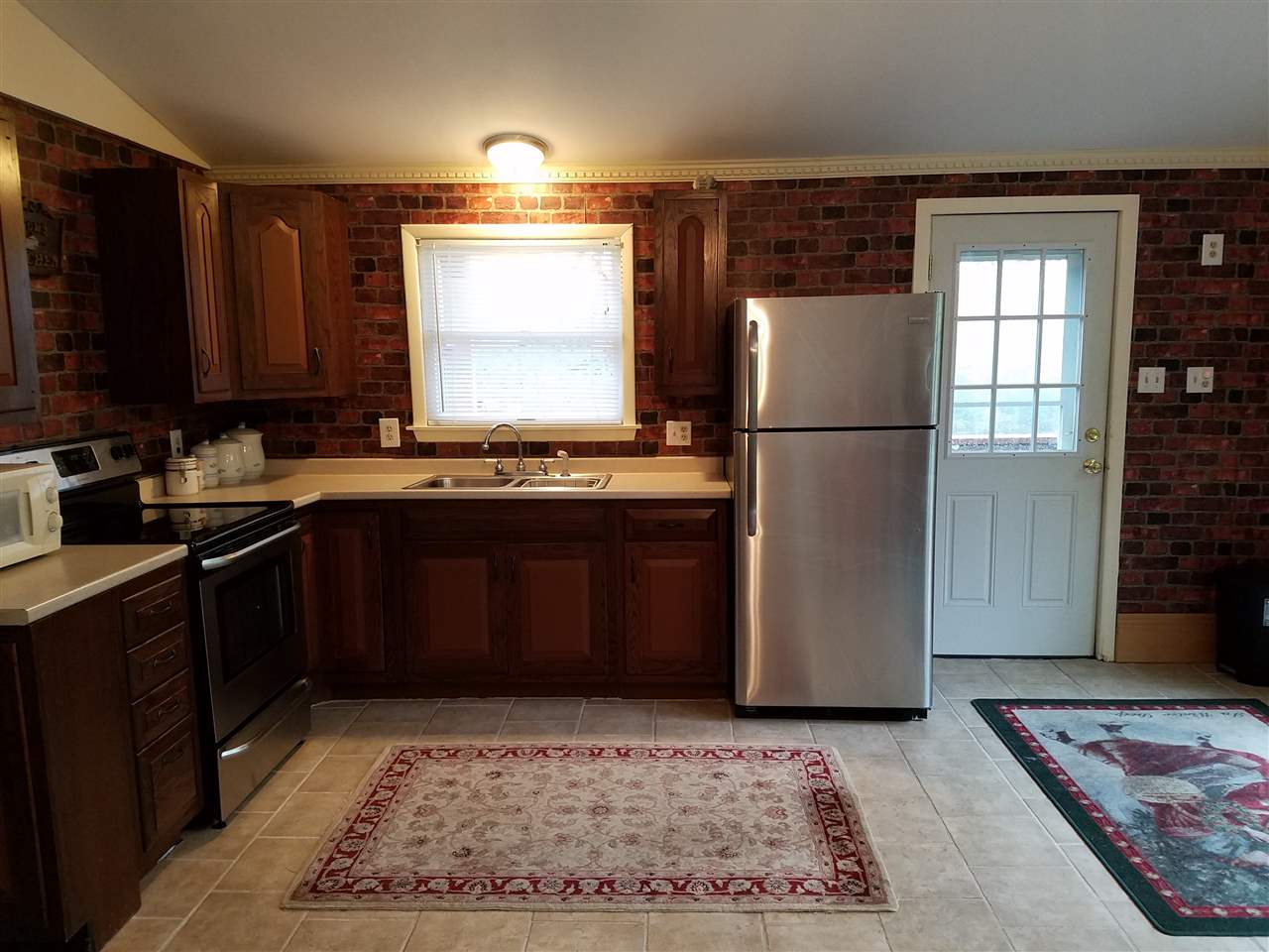 Like New and Very Well Maintained 4 Bedroom, 2...