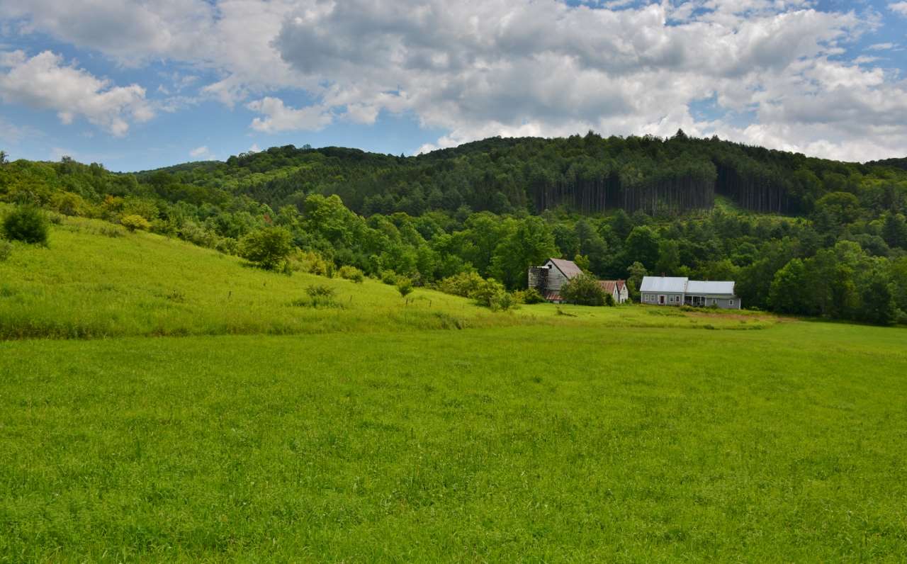 Pomfret VT Home for sale $295,000