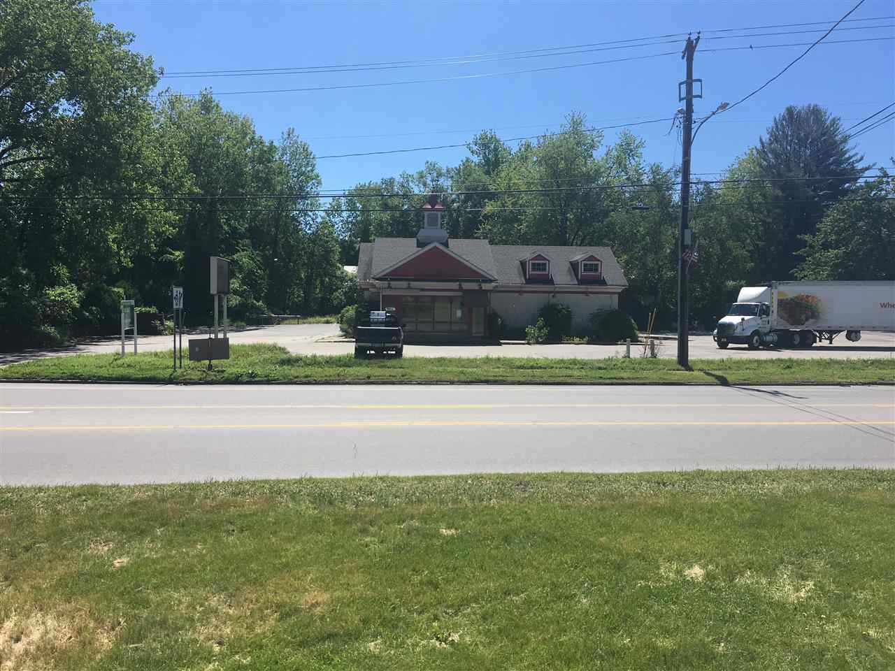 Investment opportunity with a 2,712 SF Restuarant...