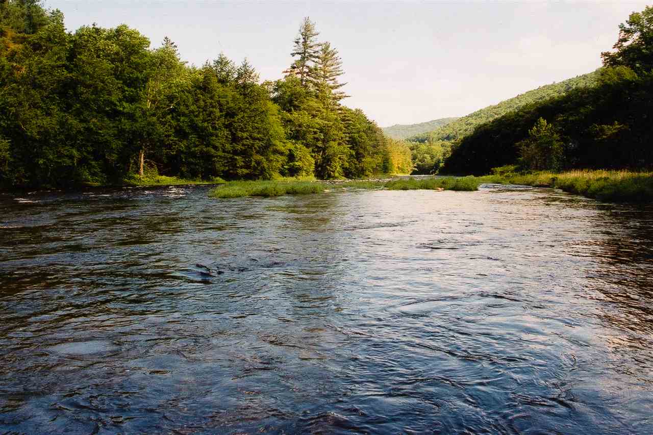 THE ISLAND. Right in the heart of ski country, 10...