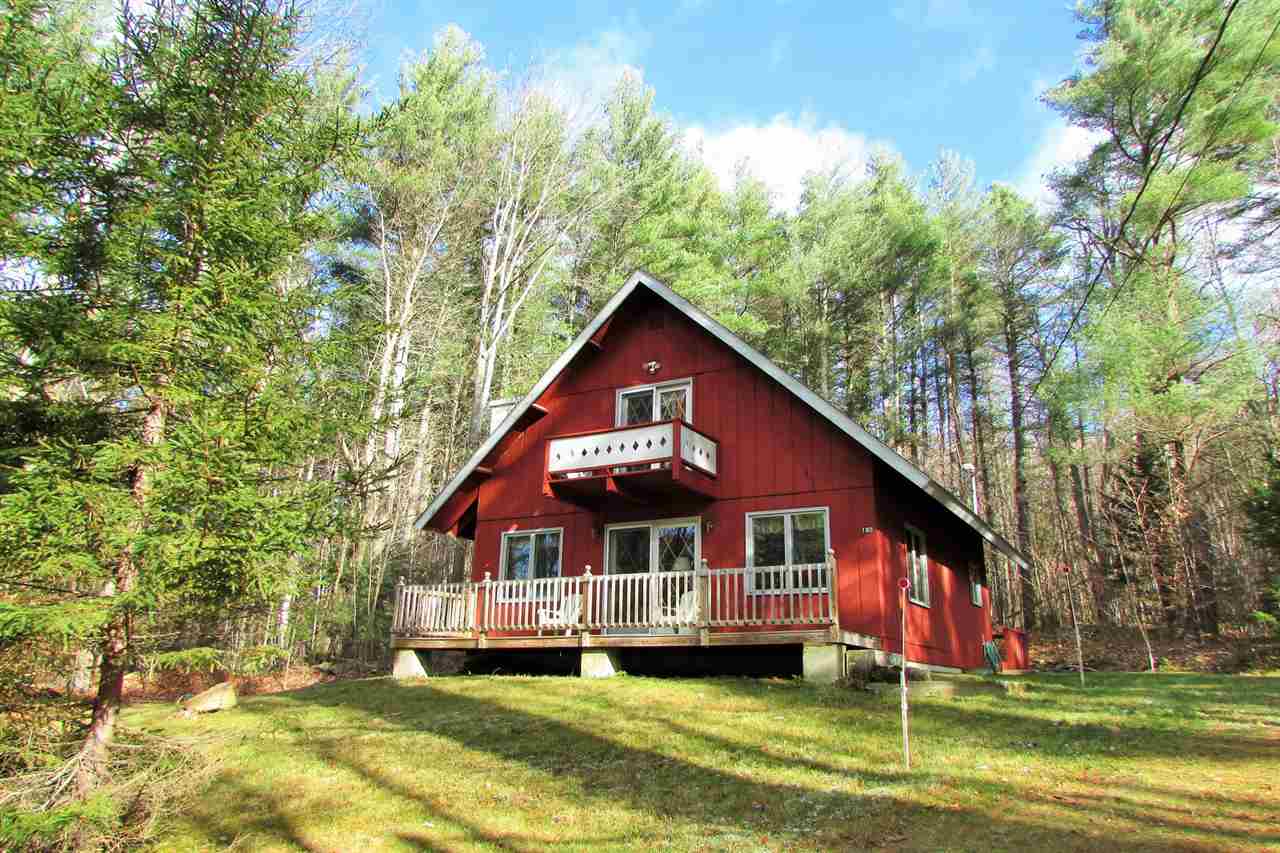 Cozy chalet privately located on Cul-de-Sac in...