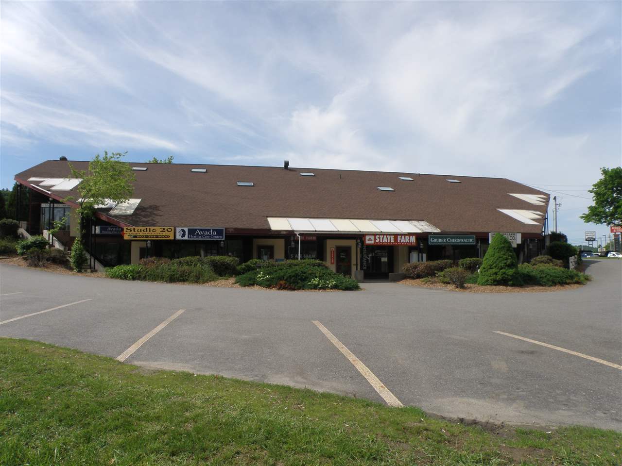 Prime commercial location with great visibility...