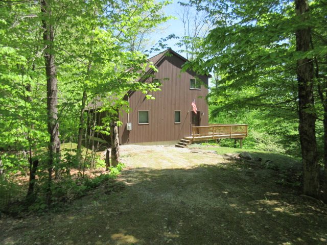 This beautifully maintained, c.2000, Saltbox...