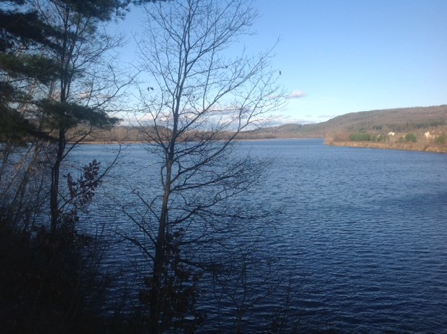 OWNED WATERFRONT. Beautiful property/residence...