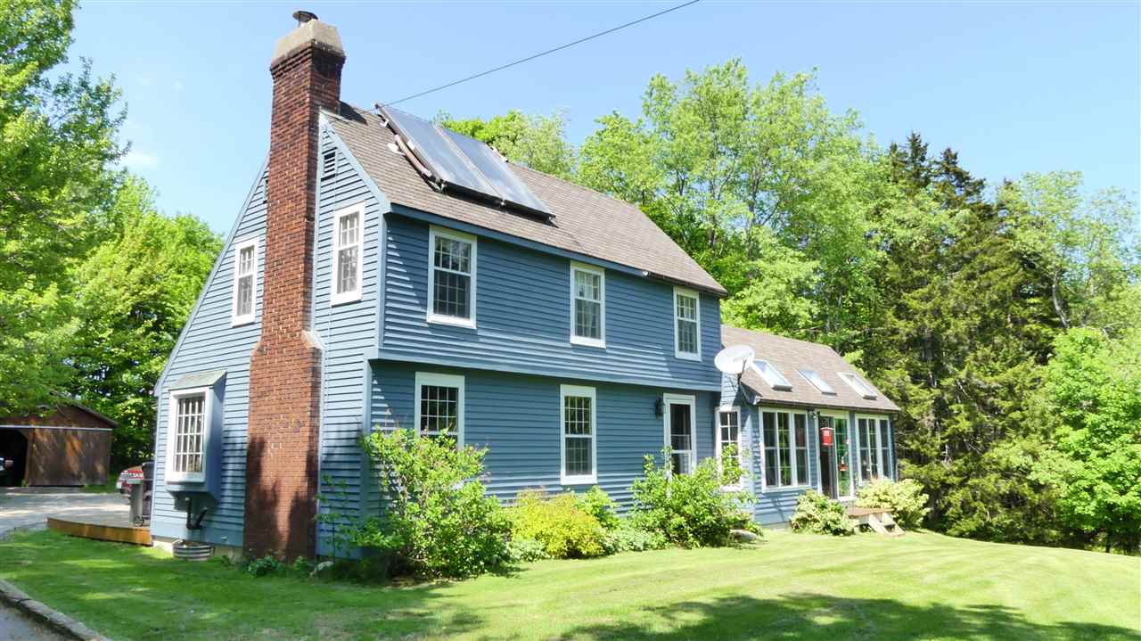 Beautiful and bright, this 2 level home with a 2...