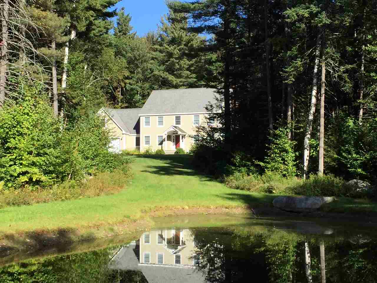 Beautiful like new traditional style home...