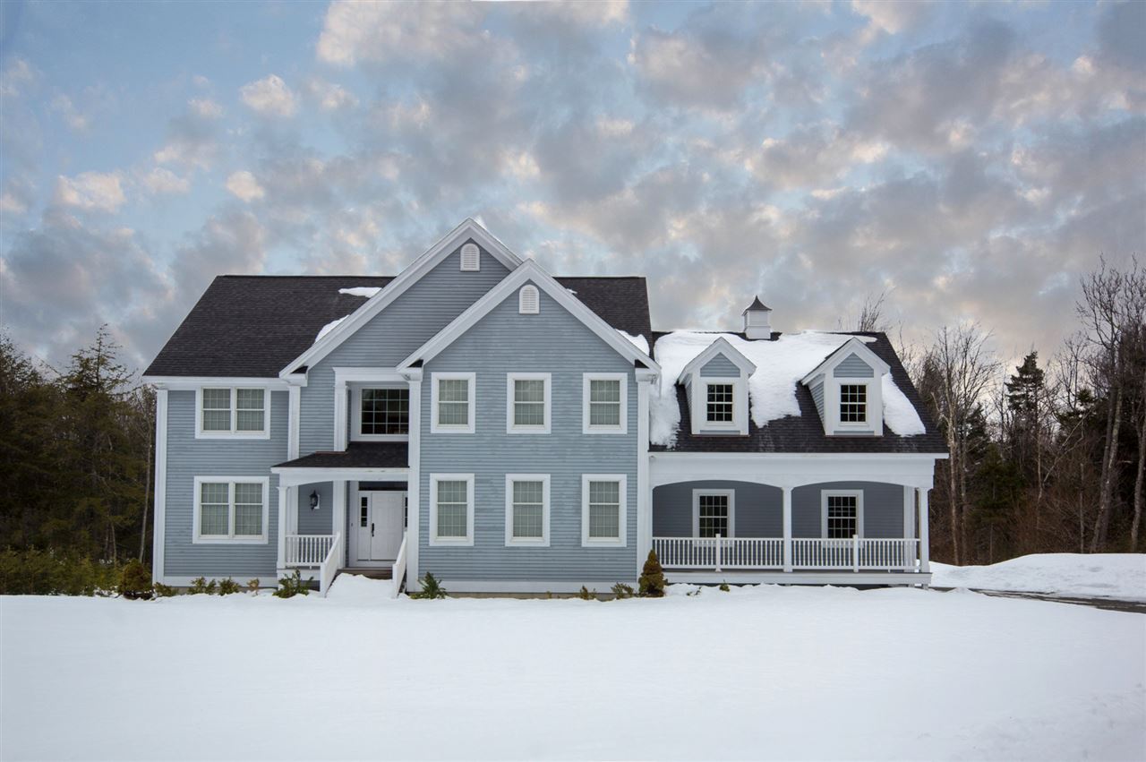 A Spectacular Custom Built 5 bedroom 3.5 bath...