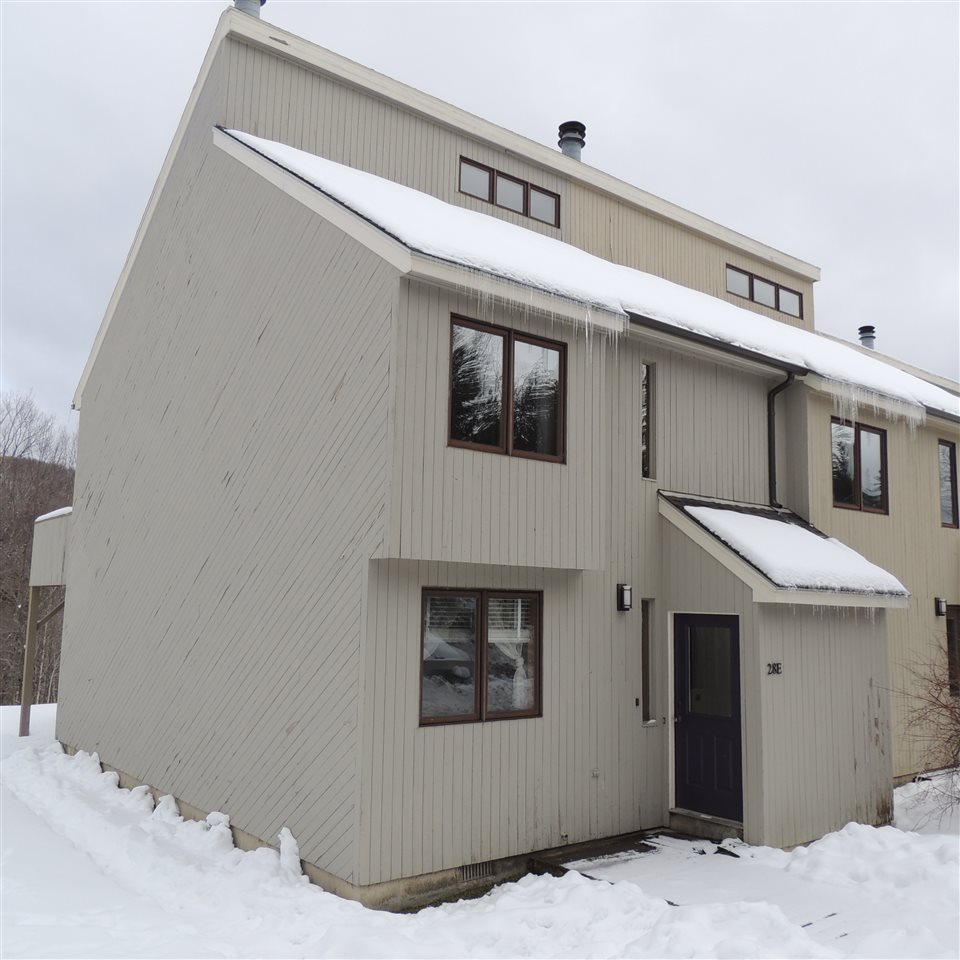 Spacious 2 bedroom plus loft 2 bath end unit in...