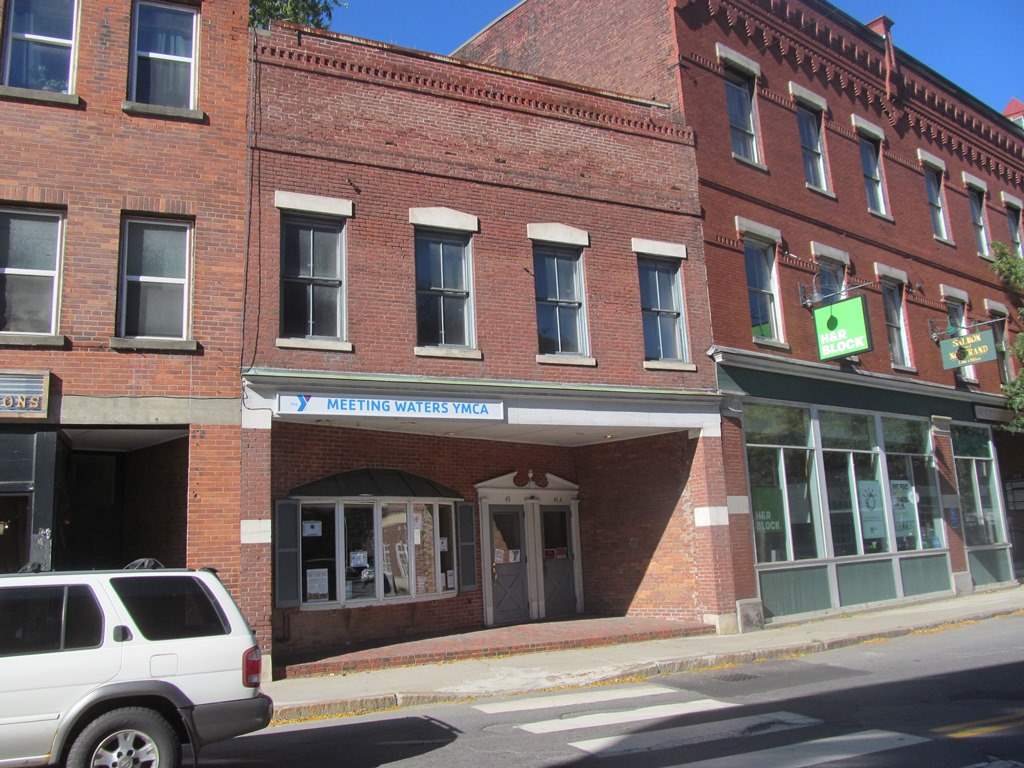 COMMERCIAL BUILDING IN THE HEART OF DOWNTOWN...