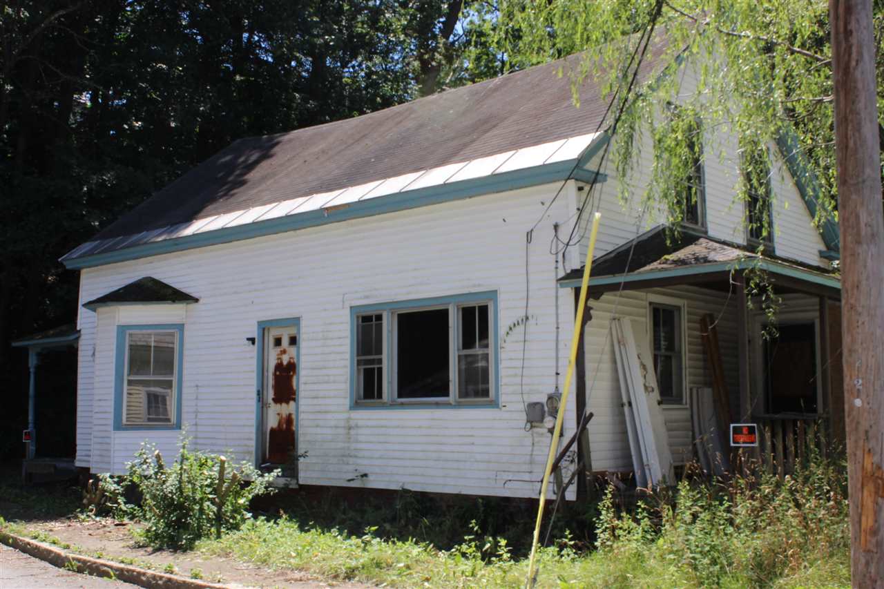 Bring your tools and talent! This vintage home...
