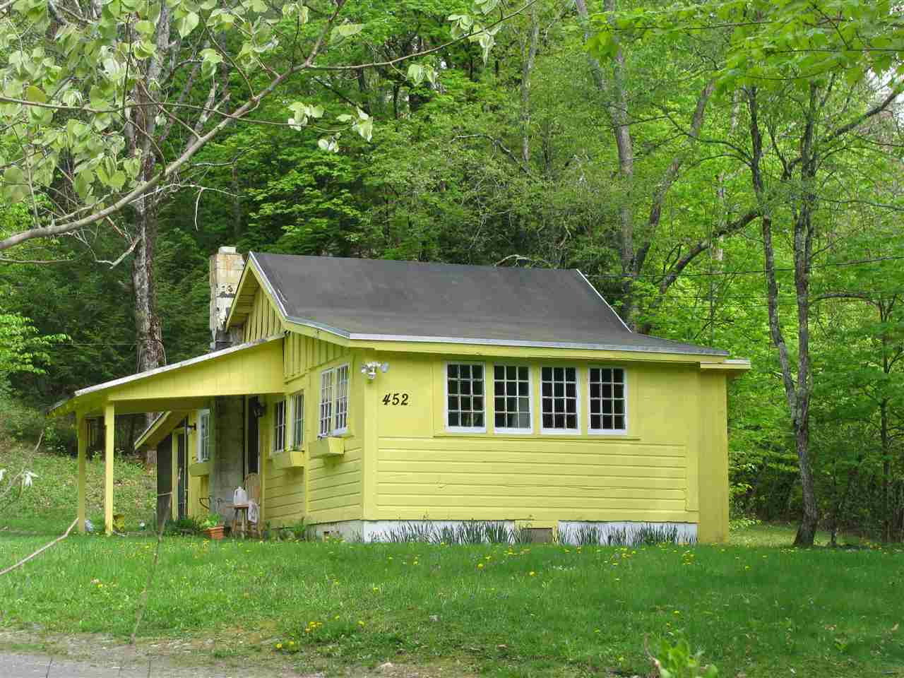 Peaceful and private! This rustic, country...