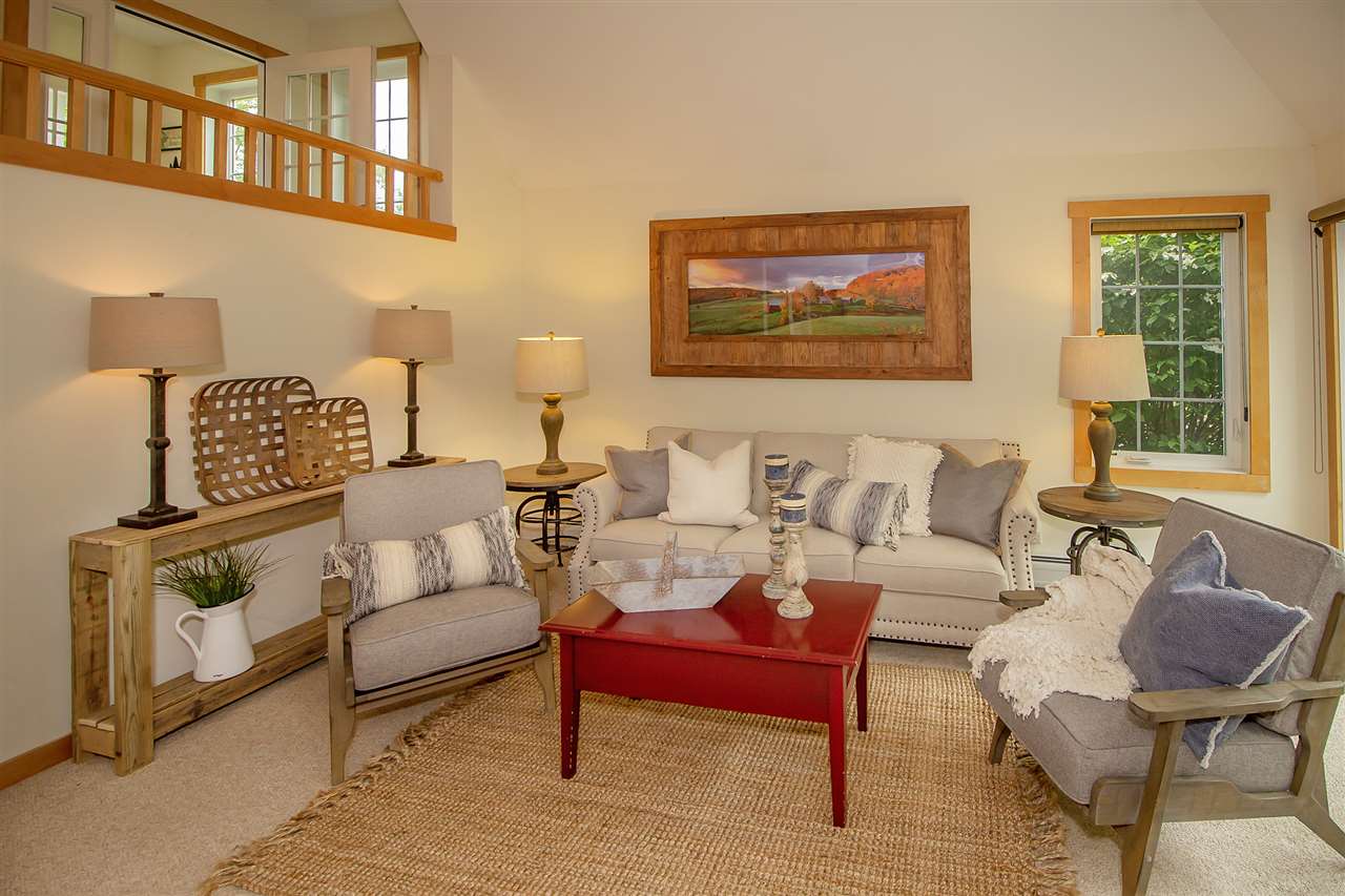 Conveniently located between Mount Snow and The...