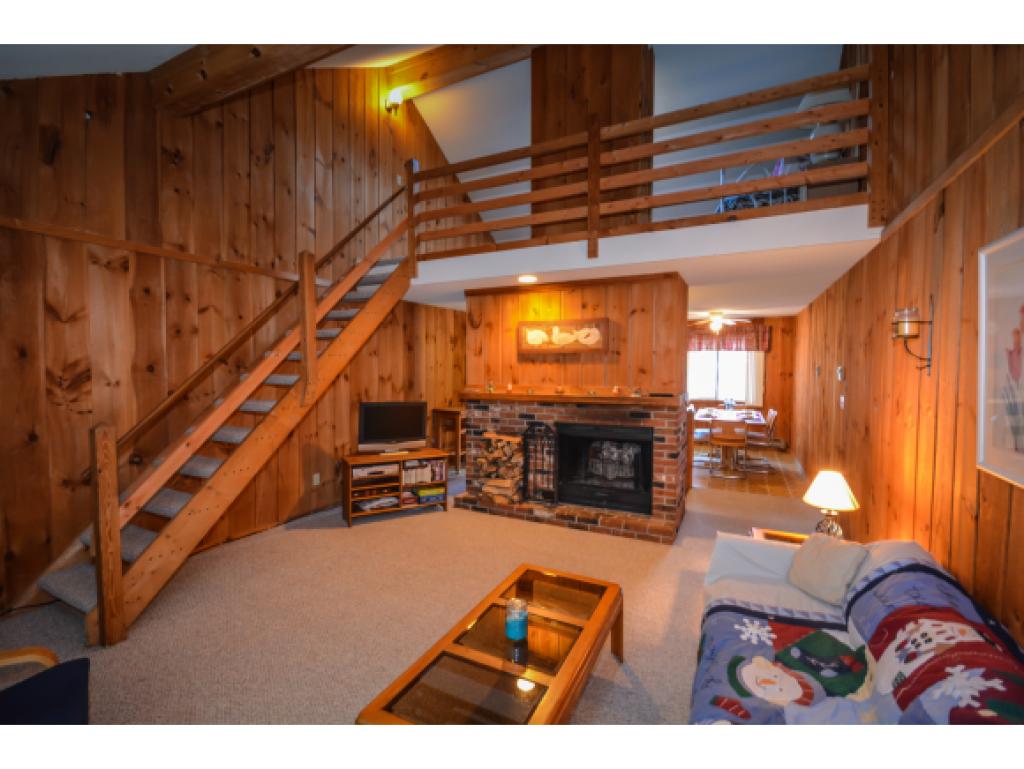 Charming Dover Green unit jut south of Mount Snow...
