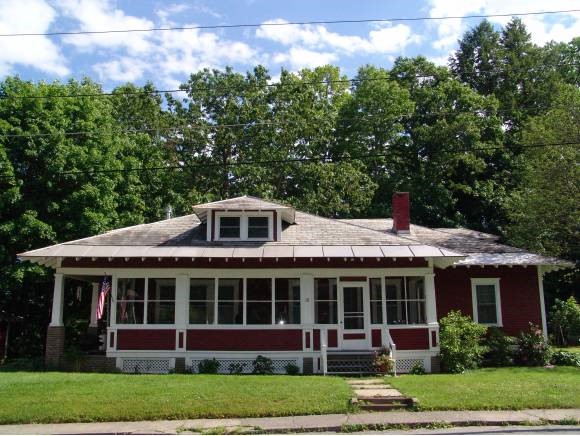 Lovely historic Craftsman home within walking...