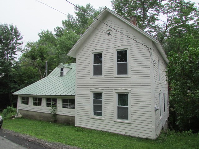Charming home with a newly finished kitchen...