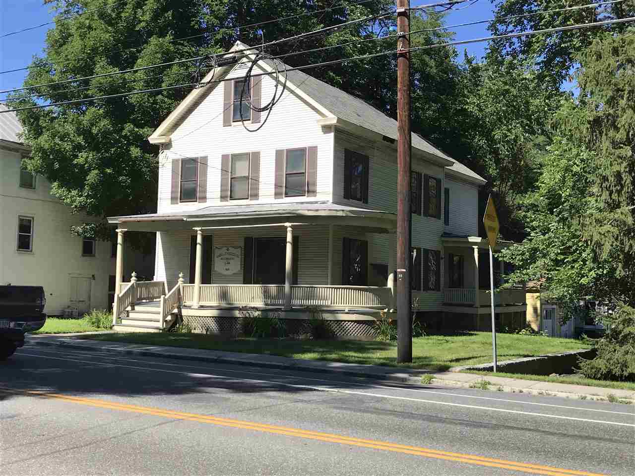 Highly visible 2 story building on Western Avenue...