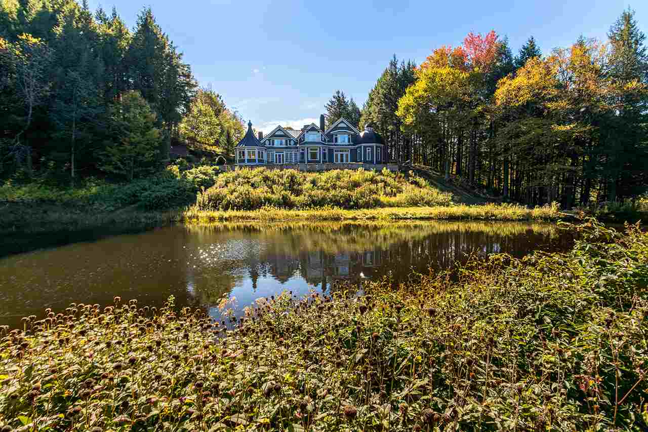 Located 1 mile from the bucolic village of...