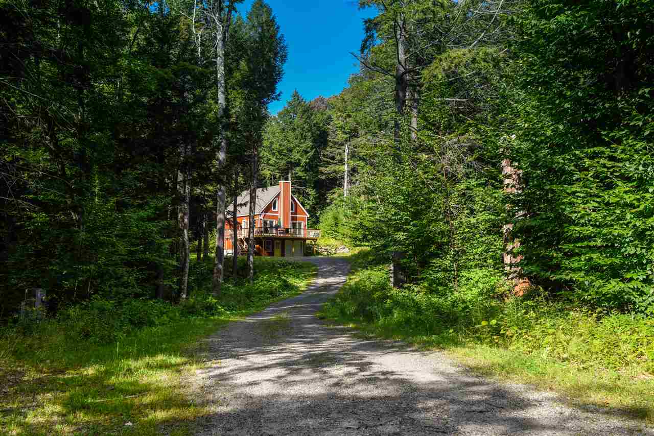 Woodsy and charming Vermont style chalet with...