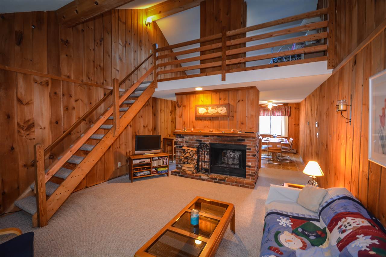 Charming Dover Green unit jut south of Mount Snow...