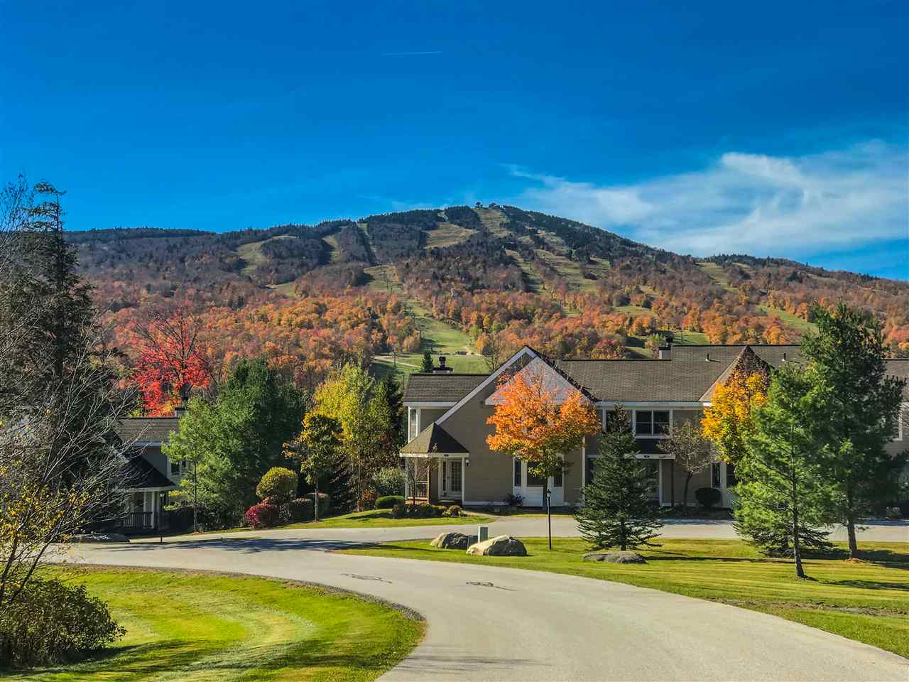 Beautiful Greenspring townhome with amazing...