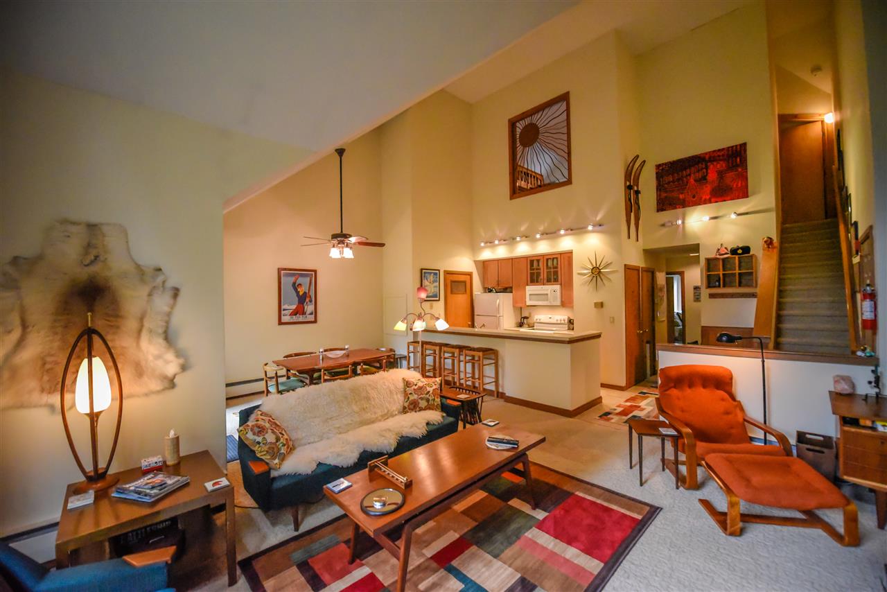 Gorgeous trailside condo at Mount Snow with easy...