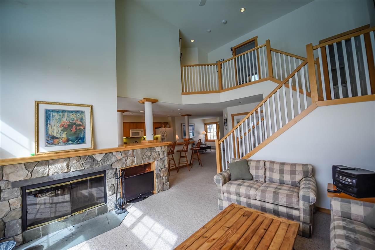 Beautiful newer style Greenspring unit with...