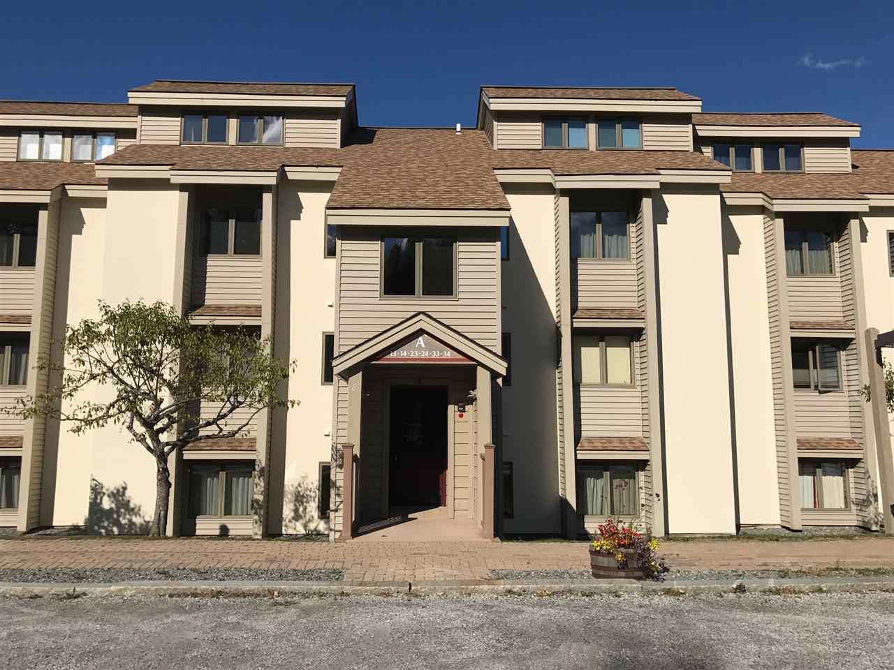 This ground level 1 bedroom unit is convenient to...