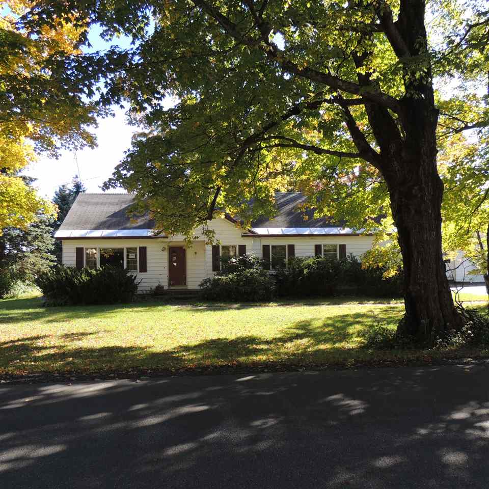 Ranch style home on 12.41 acres. Alot of open...