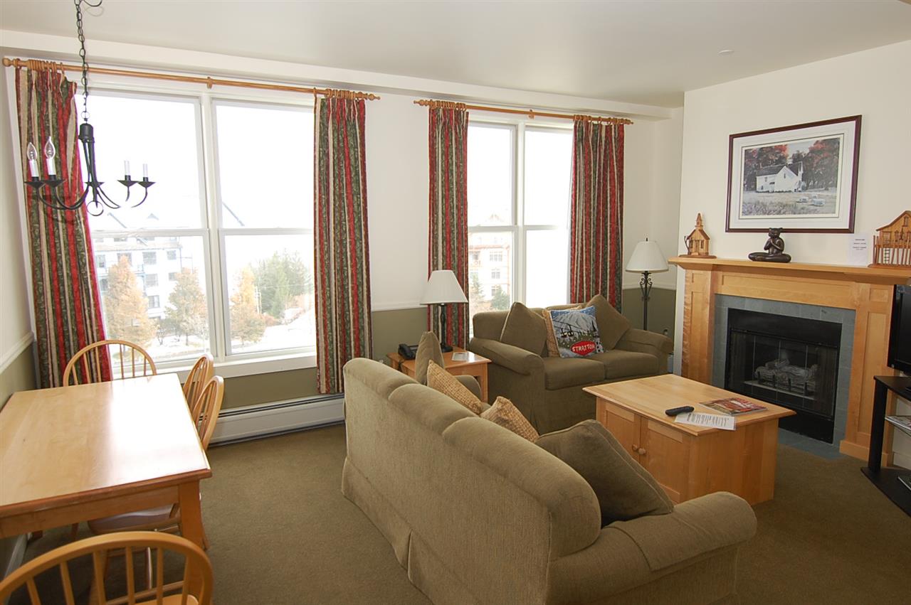 Very desirable top floor unit in Long Trail...