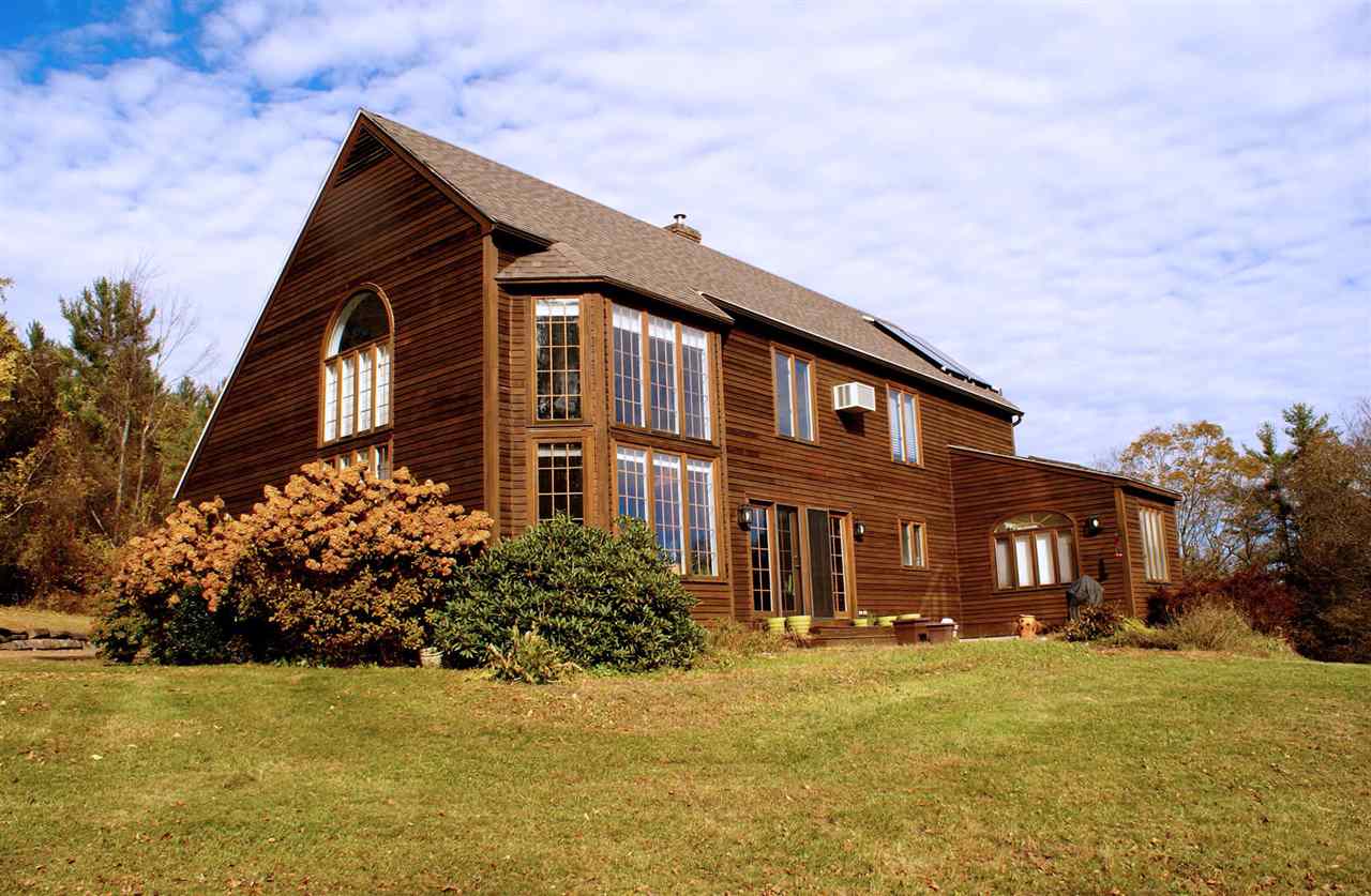Beautiful, comfortable well-kept contemporary on...