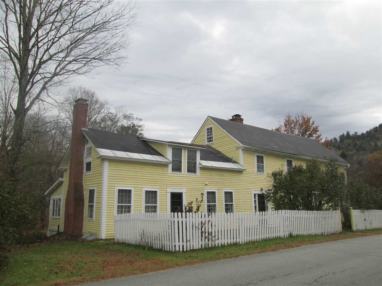 An historic Gem, edge of Grafton village on a...