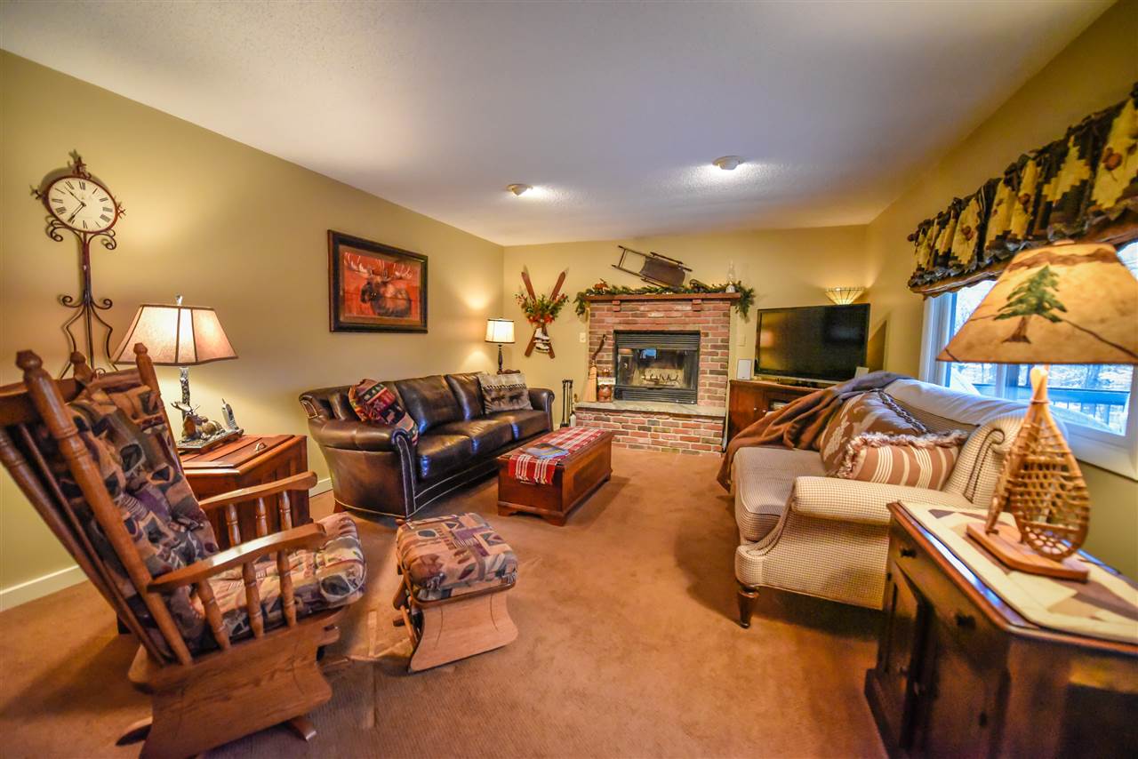 This cozy chalet sits nestled in the Chimney Hill...