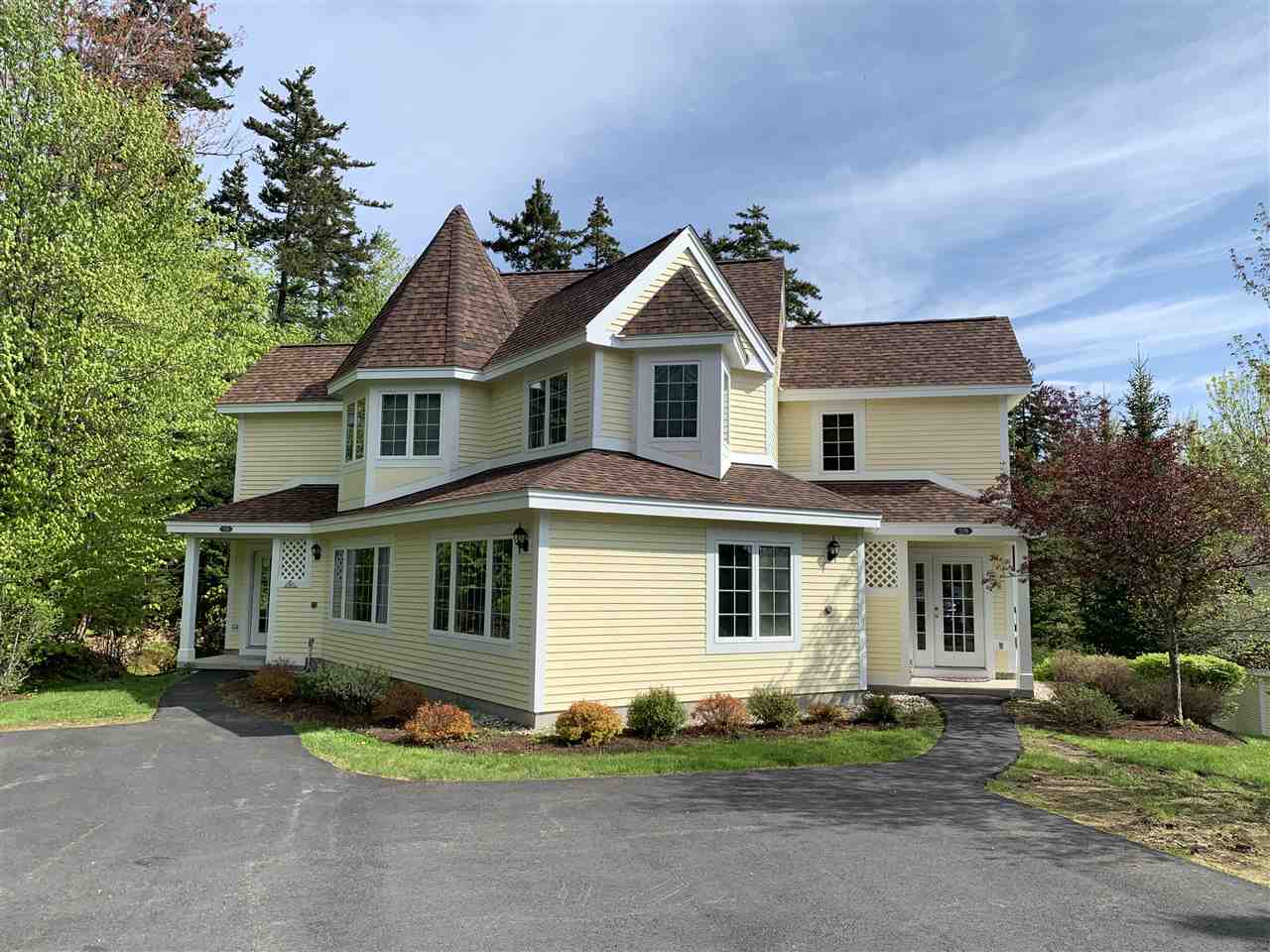 Wonderfully cozy and beautifully decorated, 3...