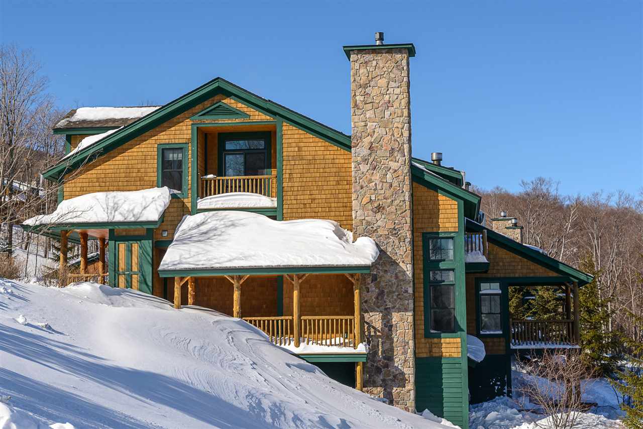Wonderful Treetop Townhouse end unit with great...