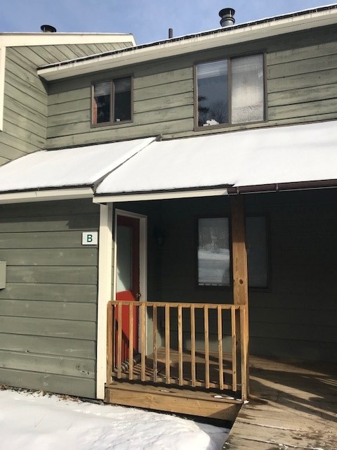 A cozy 2 bedroom, 2 bath condo, plus a loft area....