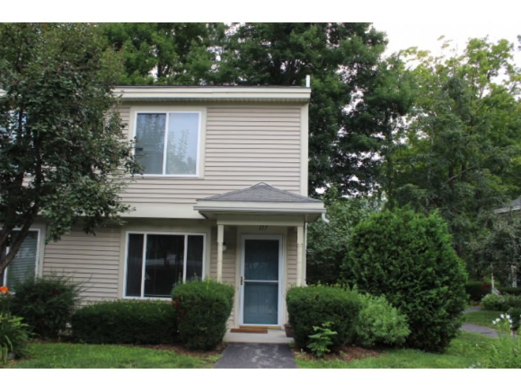 What a lovely find. End unit, nicely landscaped,...