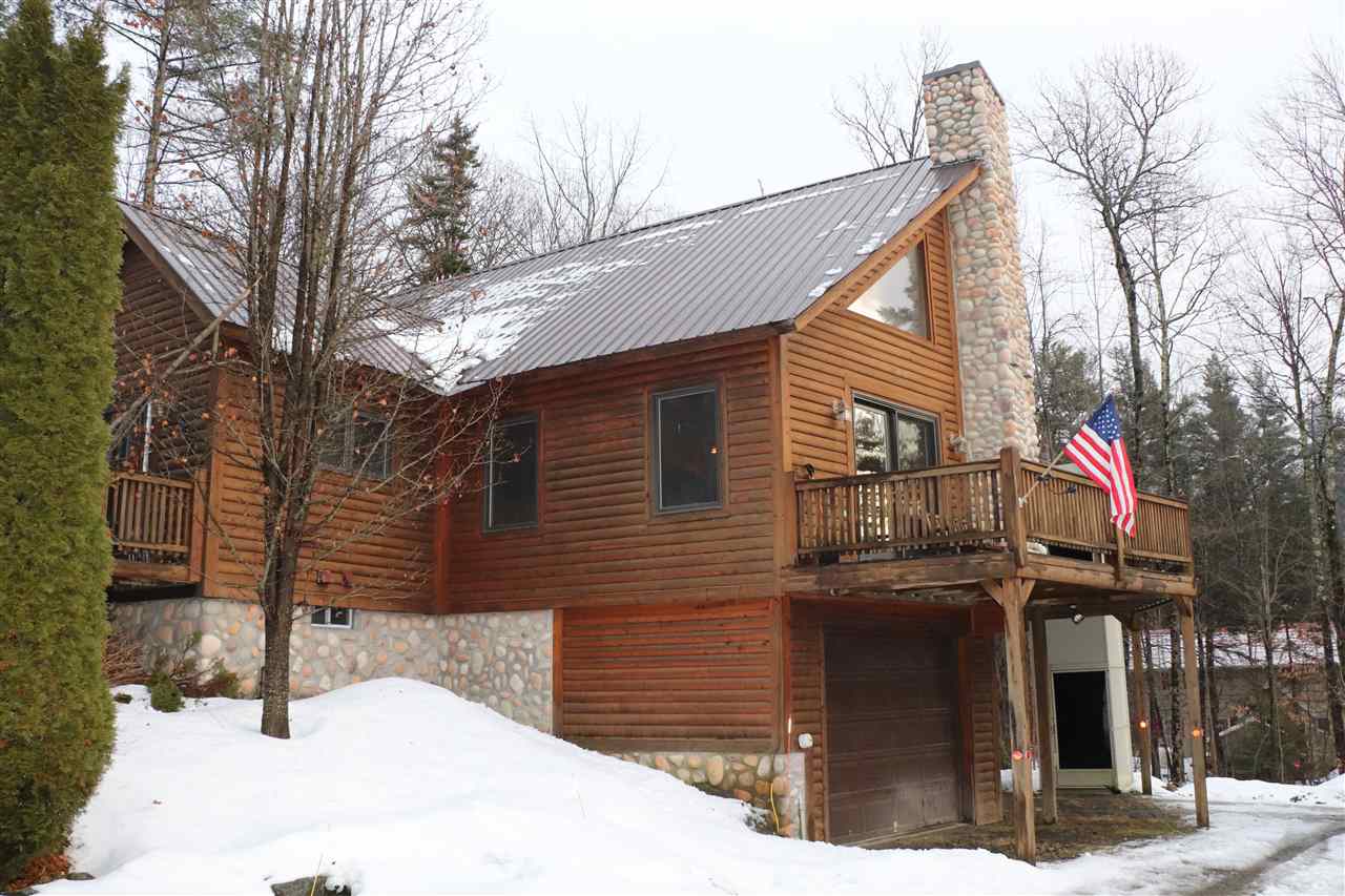 Great Country Home! Three level log sided post...