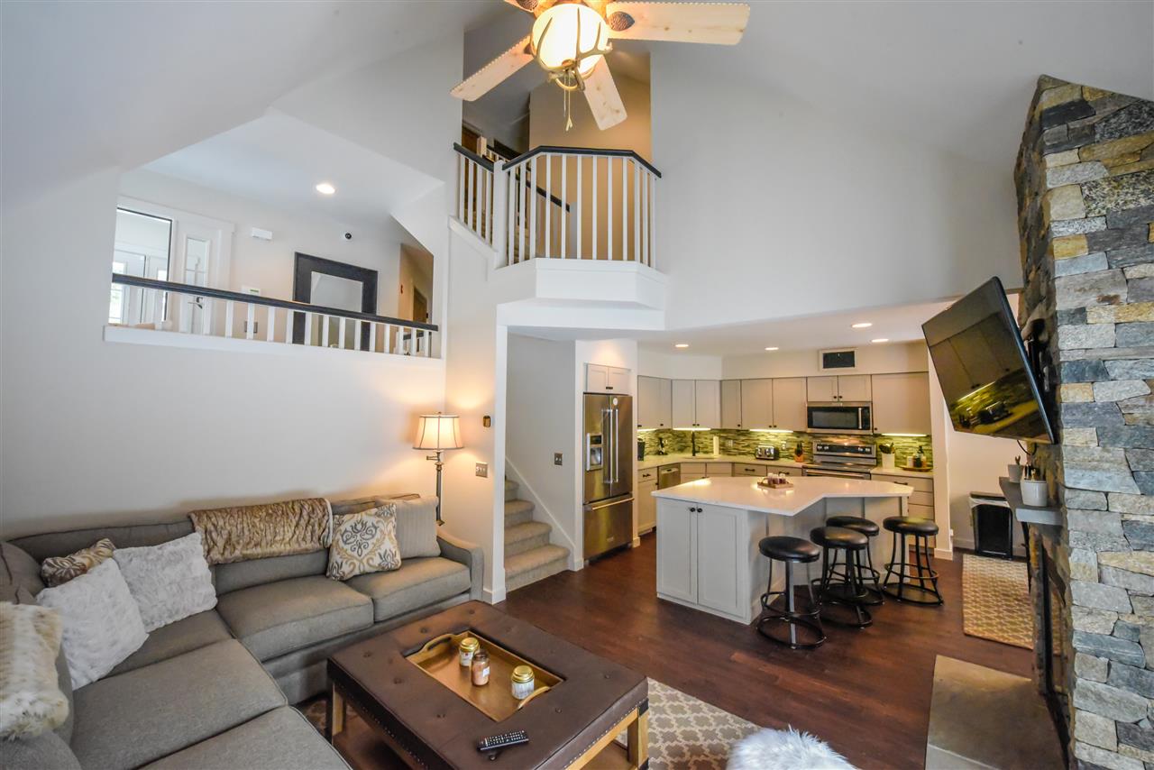Beautiful and private Kingswood townhome with...
