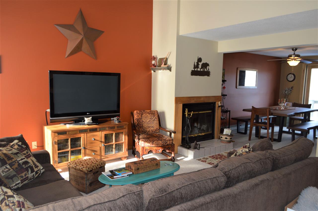 This wonderful, bright spacious townhome is...