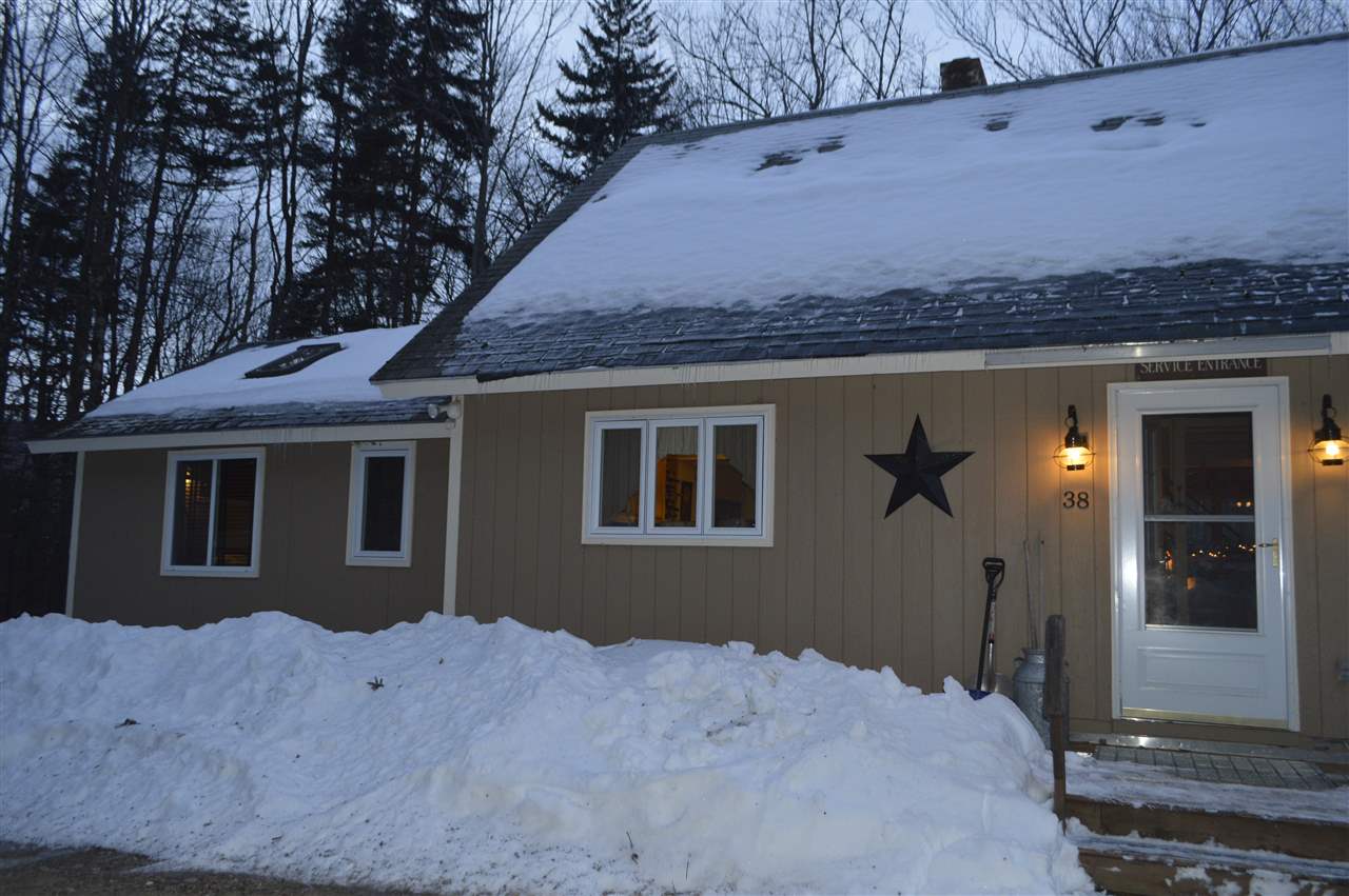 Charming Cape on 1 acre at the end of a private...