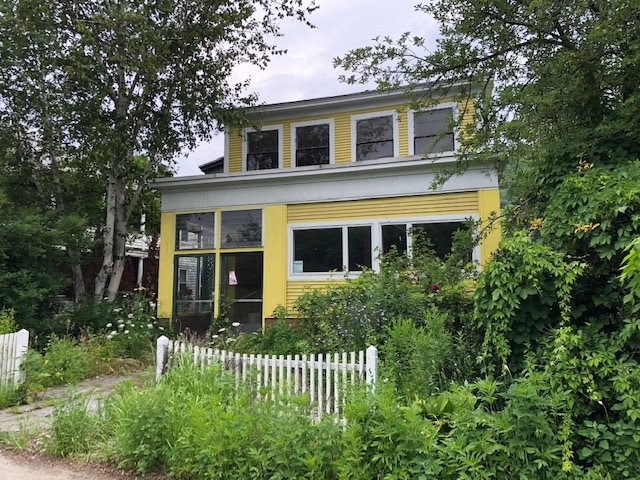 Fantastic visibility! Major road frontage with...