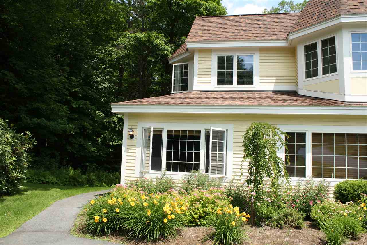 Kingswood Townhouse offering open concept floor...