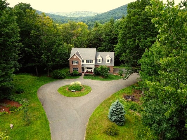 PRIME LOCATION! Meticulously maintained, updated,...