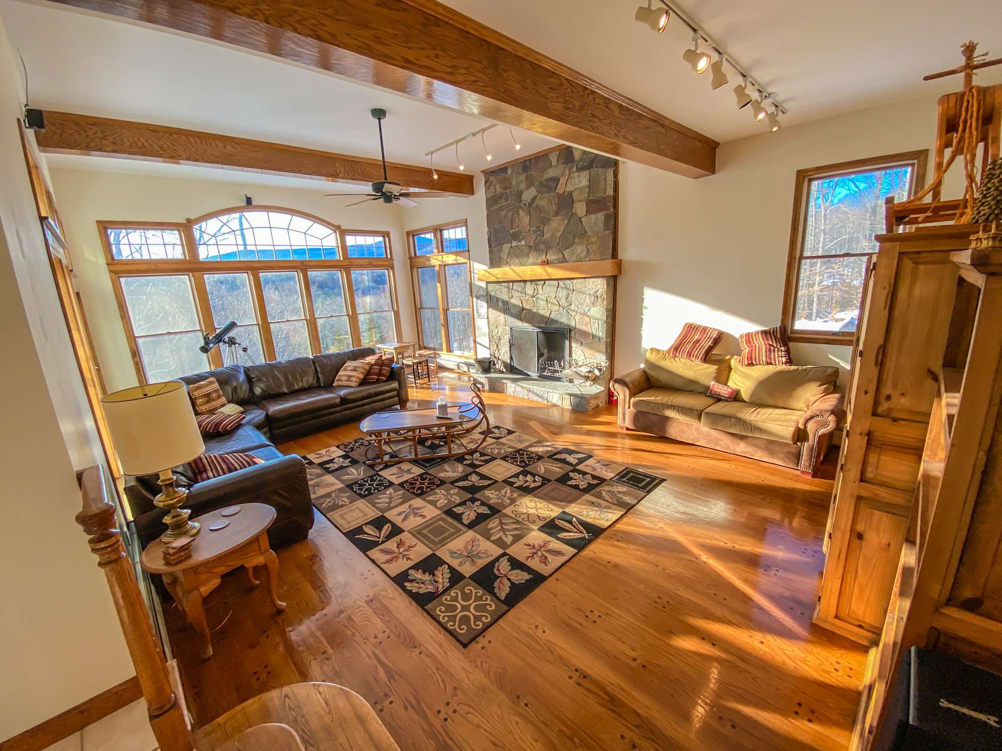 Enjoy amazing proximity to both Mount Snow and...