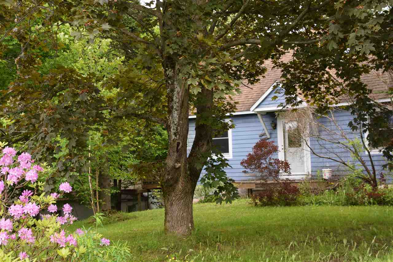 Wonderful Village location, walk to the library,...