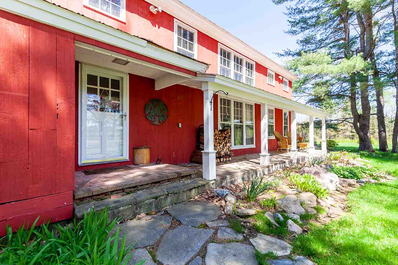This stunning Grafton home offers 4 bedrooms and...