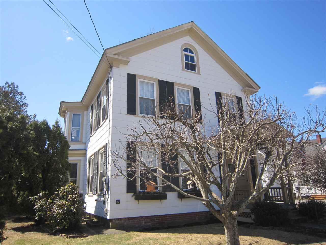What a nice house! You will find the best of the...